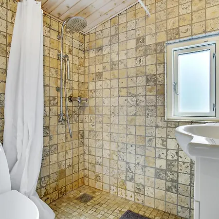 Feriehus 2 Bedroom Awesome In