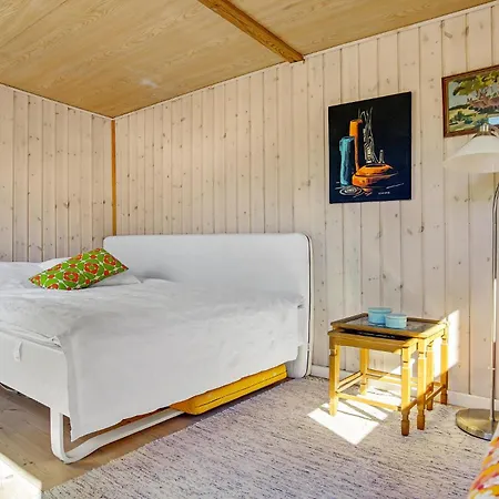 2 Bedroom Awesome In Feriehus *